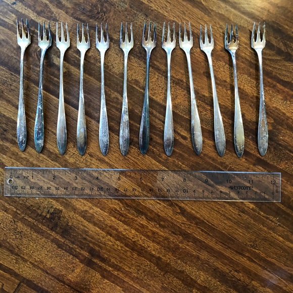 Set of 12 vintage community plate pickle forks - Picture 2 of 6